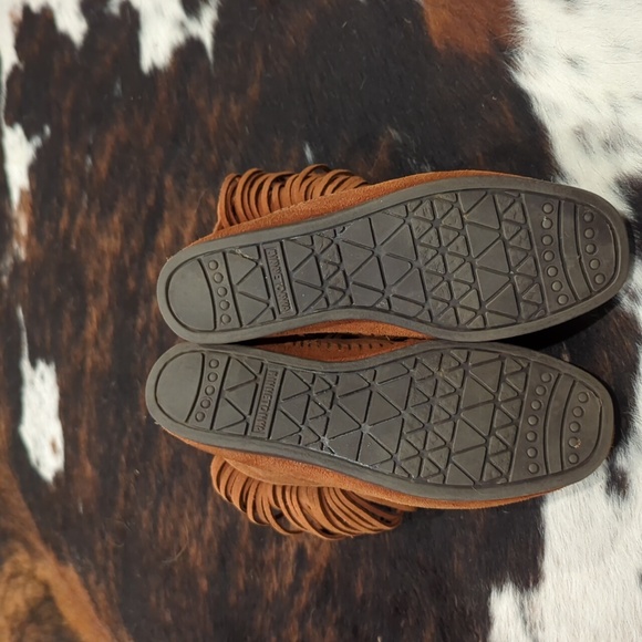Minnetonka suede moccasin fringe booties women's 7 - Picture 10 of 11